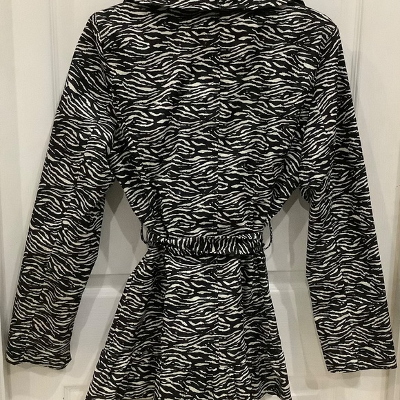 Sandro Studio  zebra print Jacket, ruffled collar and matching belt. Size L, - Picture 6 of 6